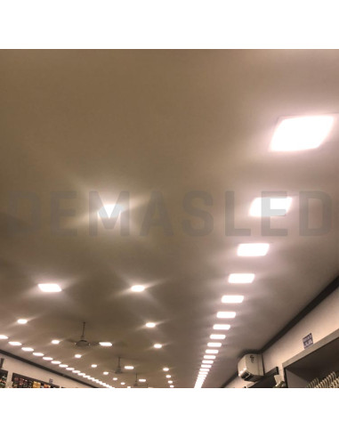 Panel LED cuadrado blanco de 30x30cm, 24W 1920lm, empotrar