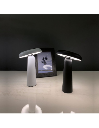 Lámpara de mesa modelo MT7016